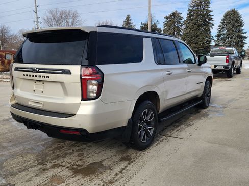 Used 2023 Chevrolet Suburban Z71 image 4