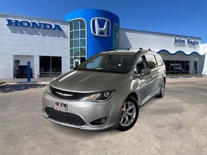 Used 2017 Chrysler Pacifica Touring-L w/ Tire & Wheel Group