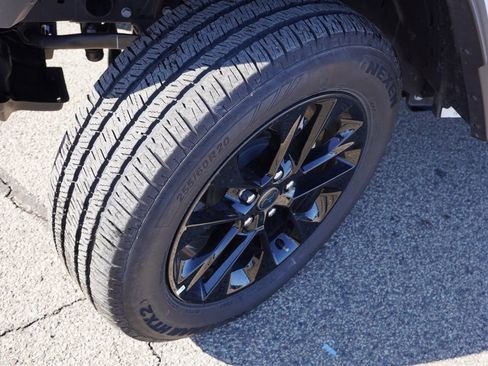 Certified 2025 Jeep Wrangler Unlimited Sahara w/ Safety Group image 13