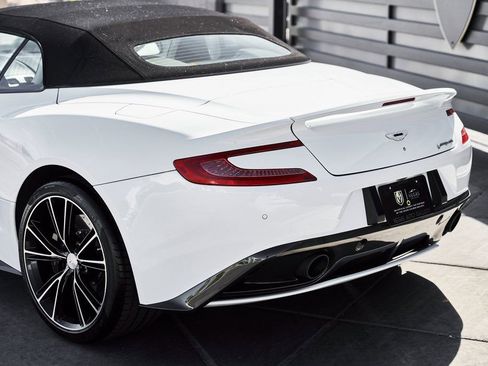 Used 2017 Aston Martin Vanquish S image 15