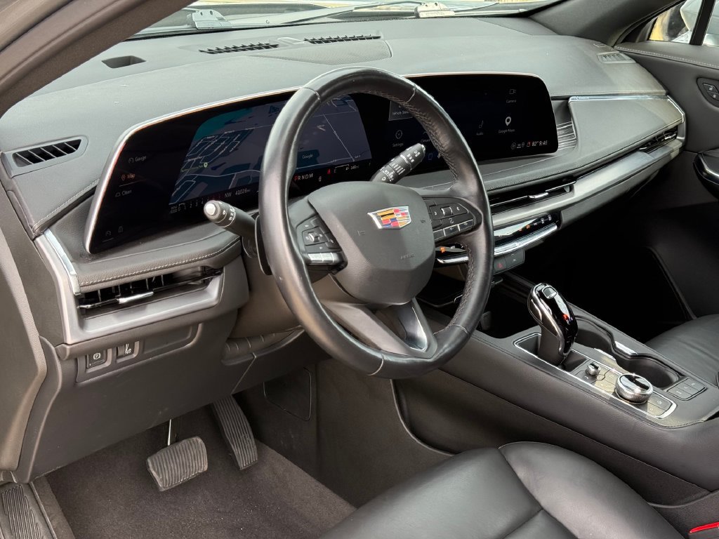 Used 2025 Cadillac XT4 Premium Luxury FWD image 8