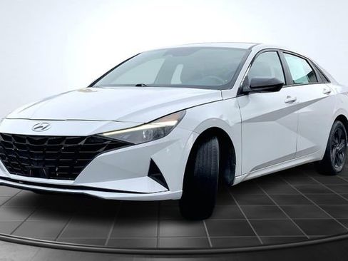 Used 2021 Hyundai Elantra SE image 4