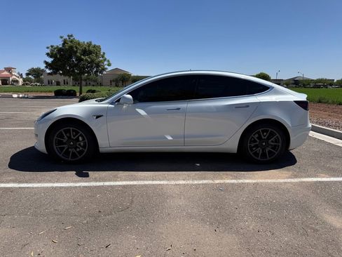 Used 2019 Tesla Model 3 Standard Range Plus image 5