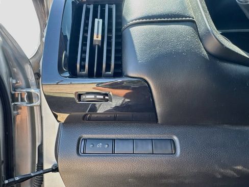 Used 2024 Nissan Pathfinder S FWD image 16