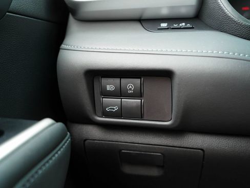 Used 2023 Toyota Highlander LE AWD/4WD image 31