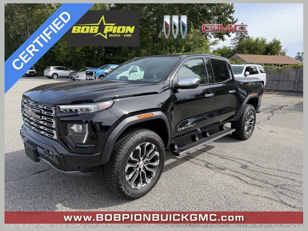 Used 2025 GMC Canyon Denali AWD/4WD image 1