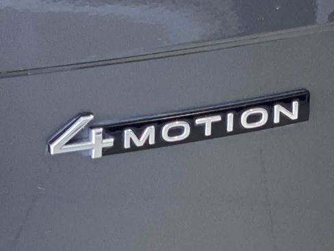 Used 2022 Volkswagen Tiguan SE R-Line AWD/4WD image 12