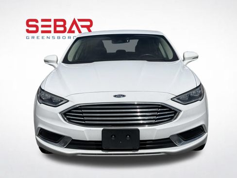 Used 2018 Ford Fusion SE w/ Equipment Group 602A FWD image 2