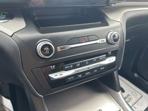 Used 2020 Ford Explorer XLT w/ Equipment Group 202A image 23
