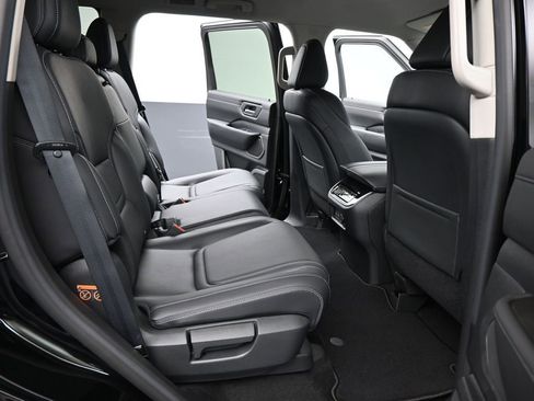 New 2025 Nissan Armada SV image 13