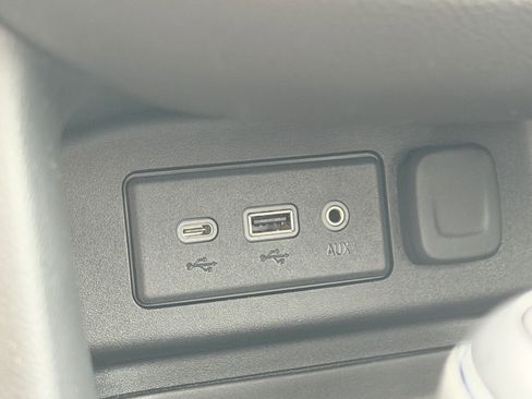 Used 2021 Chevrolet Equinox LT image 28