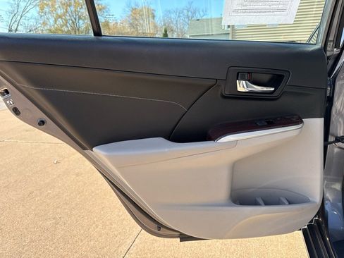 Used 2014 Toyota Camry XLE image 18