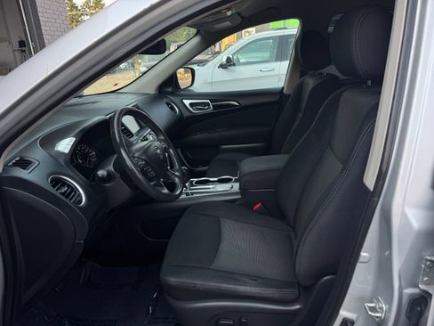 Used 2017 Nissan Pathfinder SV FWD image 9