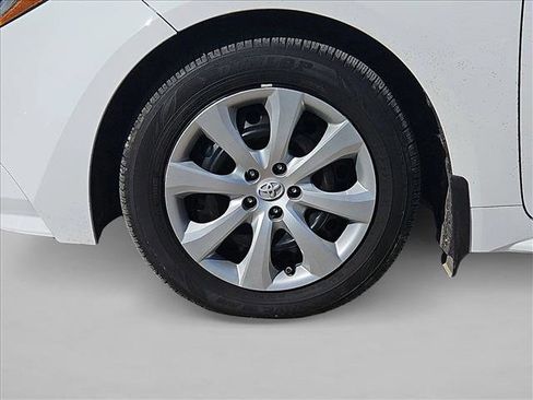 Used 2023 Toyota Corolla LE image 19
