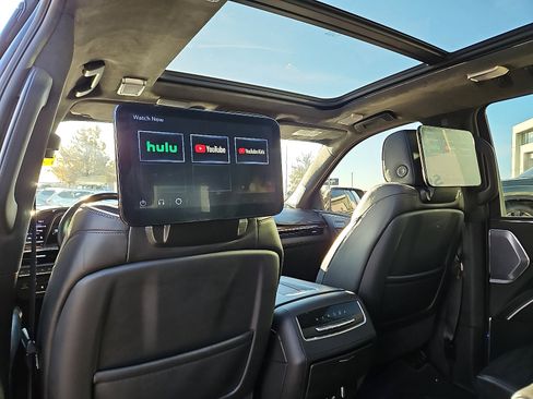 Used 2023 Cadillac Escalade Sport Platinum w/ LPO, ONYX Package image 12