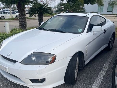 Used 2006 Hyundai Tiburon GT image 2