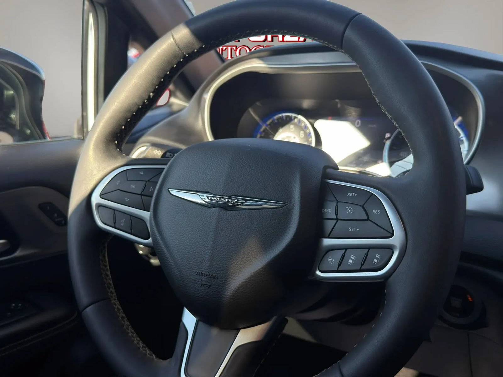 Used 2025 Chrysler Pacifica Select FWD image 26