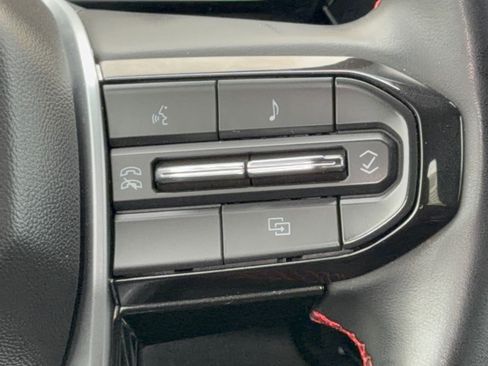 Used 2025 Chevrolet Colorado Z71 AWD/4WD image 19