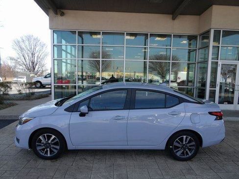 Used 2025 Nissan Versa SV w/ Trunk Package image 4