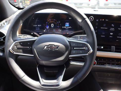 Used 2025 Chevrolet Equinox ACTIV w/ Safety and Technology Package AWD/4WD image 6