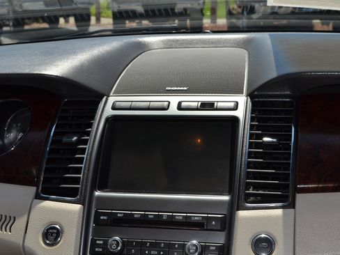 Used 2011 Ford Taurus Limited w/ 303A Rapid Spec Order Code image 17