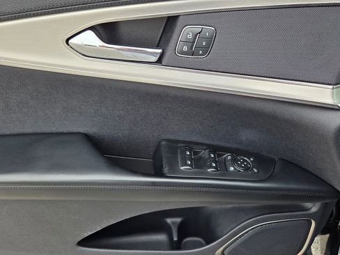 Used 2020 Lincoln Nautilus Standard w/ Equipment Group 101A image 32