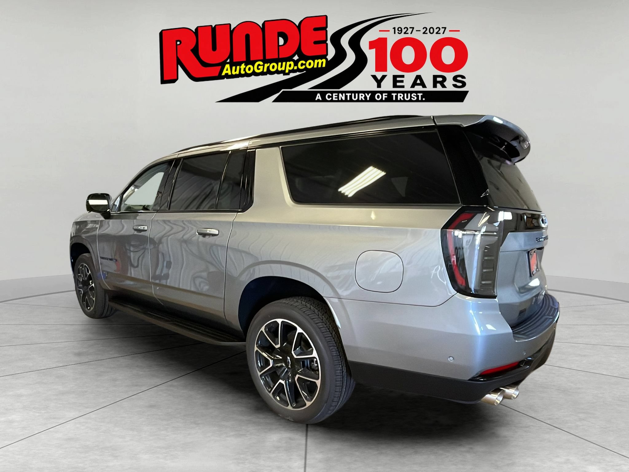 New 2027 Chevrolet Suburban RST w/ Comfort Package AWD/4WD image 3