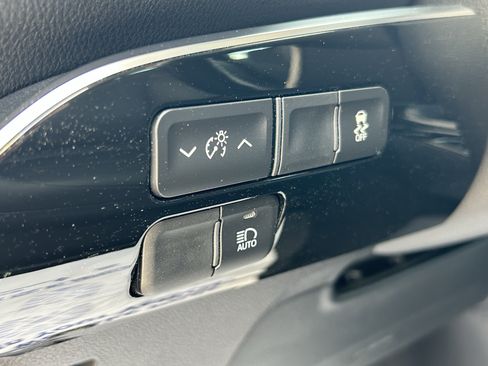Certified 2018 Toyota Prius Prime Premium FWD image 15