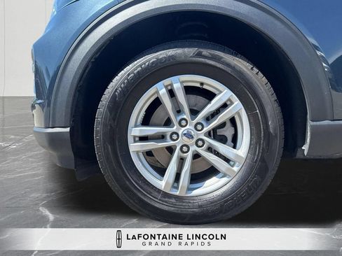 Used 2023 Ford Explorer XLT w/ Equipment Group 202A AWD/4WD image 32