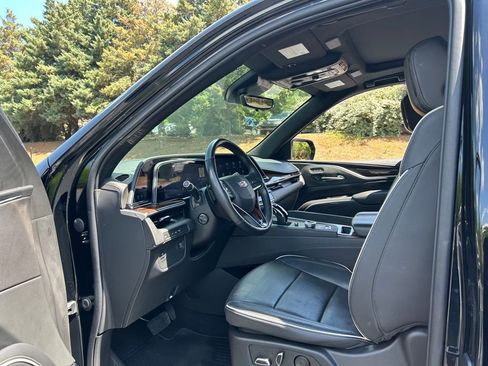 Used 2023 Cadillac Escalade ESV Premium Luxury image 36