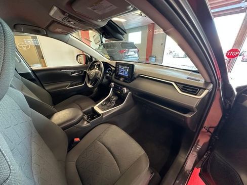 Certified 2022 Toyota RAV4 XLE w/ XLE Grade Weather Package AWD/4WD image 17