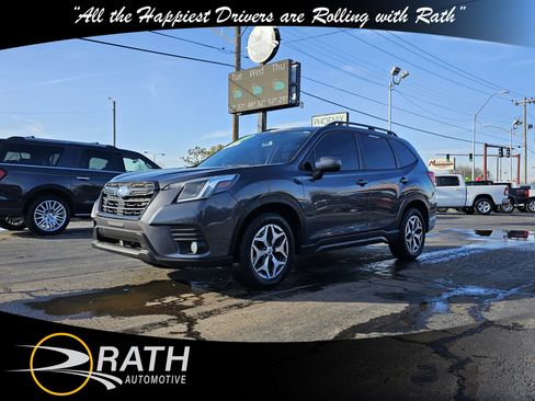 Used 2022 Subaru Forester Premium image 1