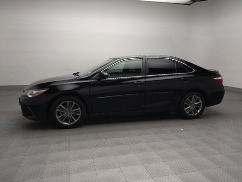 Used 2017 Toyota Camry SE image 2