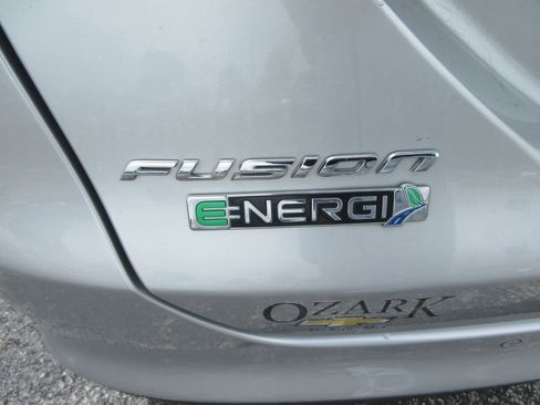 Used 2017 Ford Fusion Energi SE FWD image 12