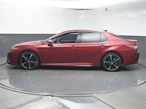 Used 2018 Toyota Camry XSE image 6