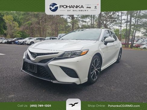 Used 2020 Toyota Camry SE FWD image 1