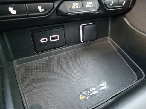 Used 2024 Chevrolet Suburban LT image 35