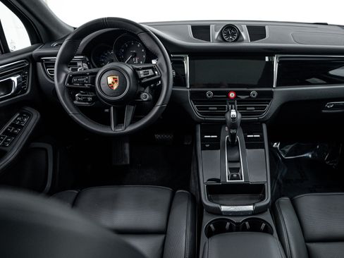 Certified 2026 Porsche Macan image 27