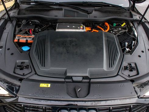 Used 2022 Audi e-tron Premium w/ Convenience Plus Package image 47