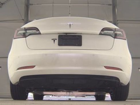 Used 2021 Tesla Model 3 Standard Range Plus RWD image 7