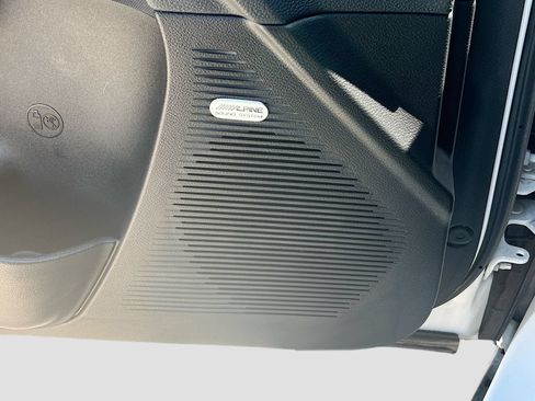 Used 2022 Dodge Challenger R/T RWD image 18
