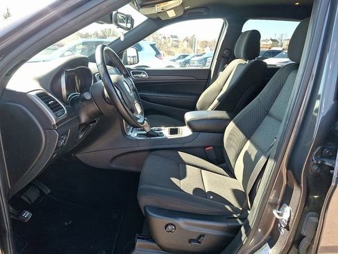 Used 2021 Jeep Grand Cherokee Laredo image 14