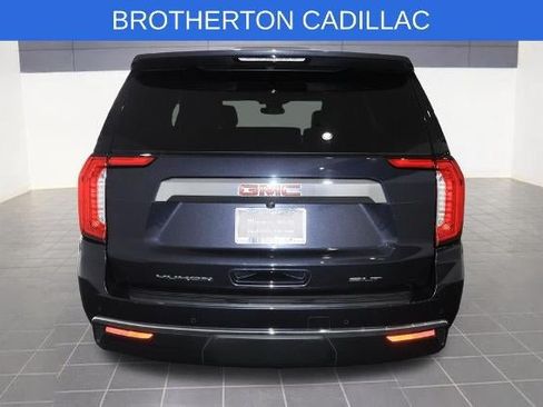 Used 2023 GMC Yukon SLT w/ SLT Premium Package AWD/4WD image 4
