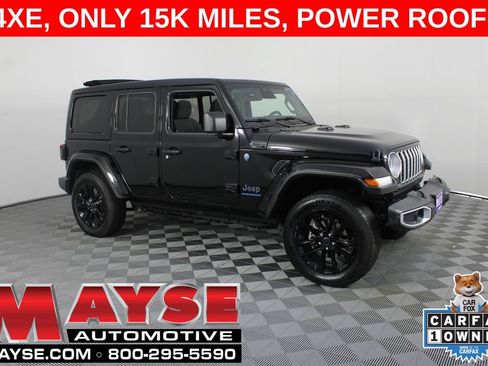 Used 2025 Jeep Wrangler Unlimited Sahara w/ Safety Group AWD/4WD image 1