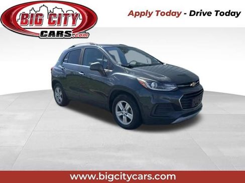Used 2018 Chevrolet Trax LT w/ LT Convenience Package image 1
