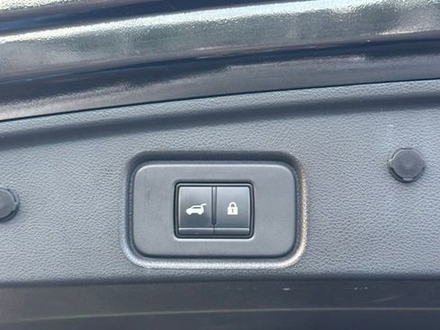 Certified 2023 Nissan Pathfinder SL w/ SL Premium Package AWD/4WD image 17
