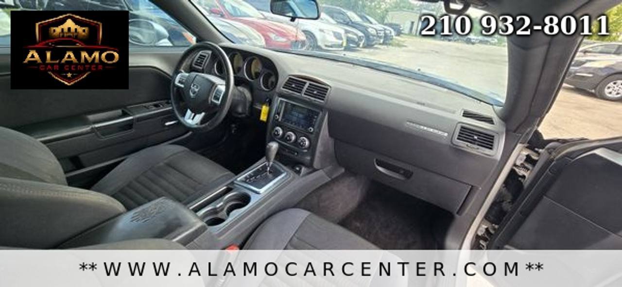 Used 2014 Dodge Challenger SXT RWD image 13