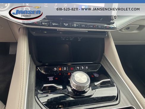 Used 2024 Jeep Wagoneer Series III w/ Premium Group I image 29