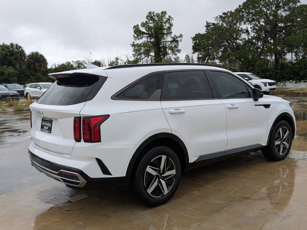 Certified 2023 Kia Sorento EX FWD image 9