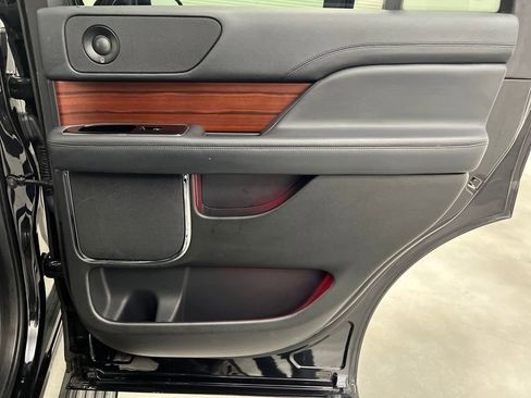 Used 2024 Lincoln Navigator Reserve image 21